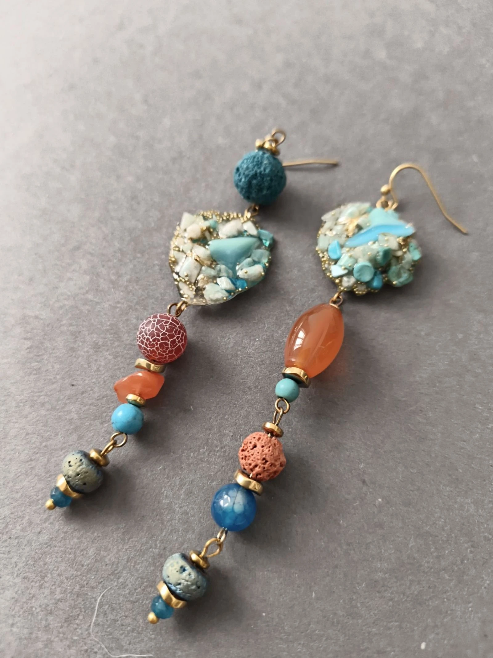 Boucles d'oreilles multi pierres 